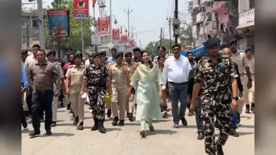 वैशाली में मुख्यमंत्री के आह्वान पर एक्शन: सरकारी गाड़ी छोड़ पैदल निकलीं डीएम, नो व्हीकल डे की हुई शुरुआत