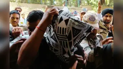 दुर्गापुर कोर्ट में जूता कांड! टीएमसी ब्लॉक अध्यक्ष राजीव घोष की पेशी पर भारी बवाल, रणक्षेत्र बना परिसर, देखें Video