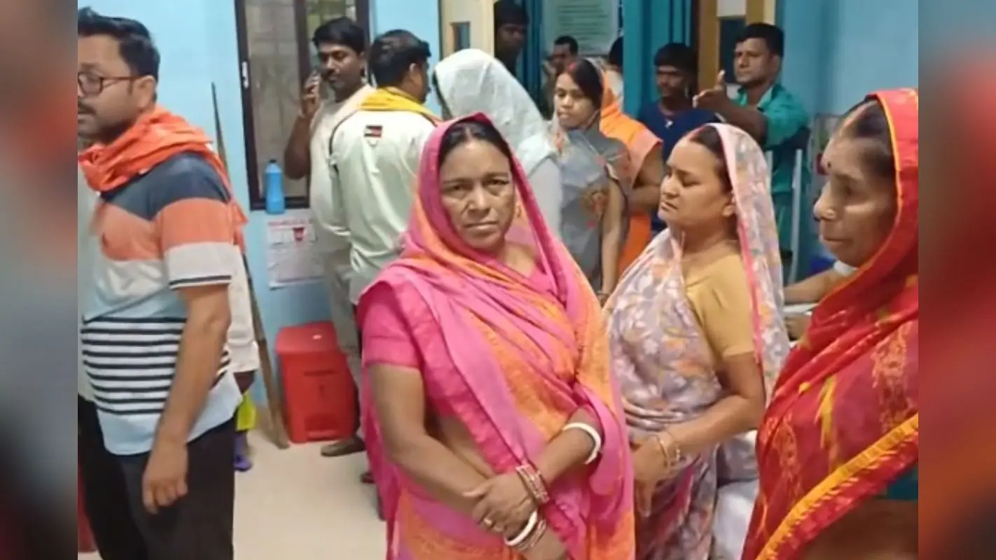 सासाराम में भीषण सड़क हादसा, ई-रिक्शा पलटने से एक ही परिवार के 4 लोग घायल