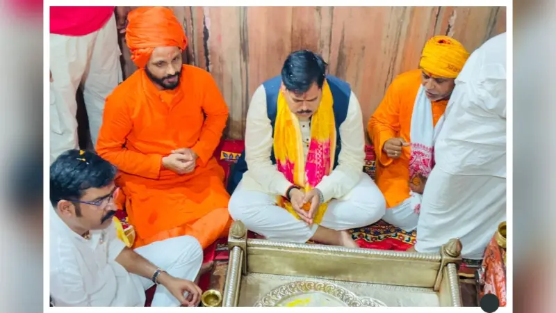 मोतिहारी: सोमेश्वरनाथ महादेव मंदिर पहुंचे शिक्षा मंत्री, बेहतर शिक्षा व्यवस्था की कामना
