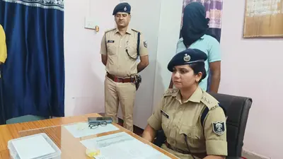 KHAGARIA: शादी समारोह में हर्ष फायरिंग पड़ी भारी, लोडेड कट्टा और कारतूस के साथ युवक गिरफ्तार