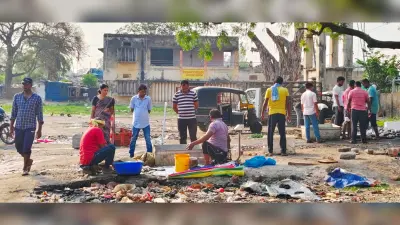 मांस-मछली दुकानों से घिरा सरकारी बस डिपो परिसर, यात्रियों में डर और अफसर खामोश