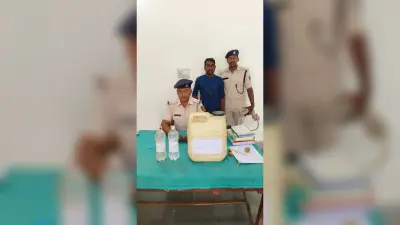 65 लीटर महुआ शराब के साथ दो धंधेबाज धराये