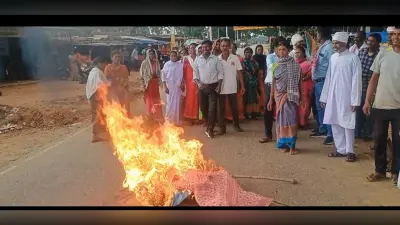 महिला का घर तोड़ा, मंत्री व पूर्व मंत्री का फूंका पुतला
