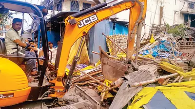 Gopalganj News : न्यायमूर्ति की सख्ती के बाद मुख्तारखाने के अवैध कब्जे पर चला प्रशासन का बुलडोजर