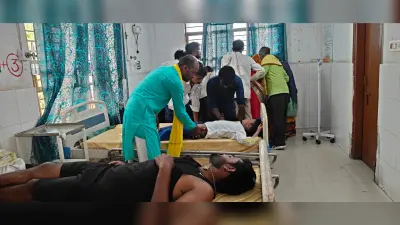 बाइक और ऑटो की जोरदार टक्कर में तीन घायल, हायर सेंटर रेफर