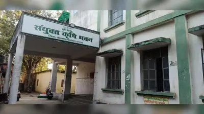 किल्लत की अफवाहों के बीच खाद का भंडारण करने लगे किसान