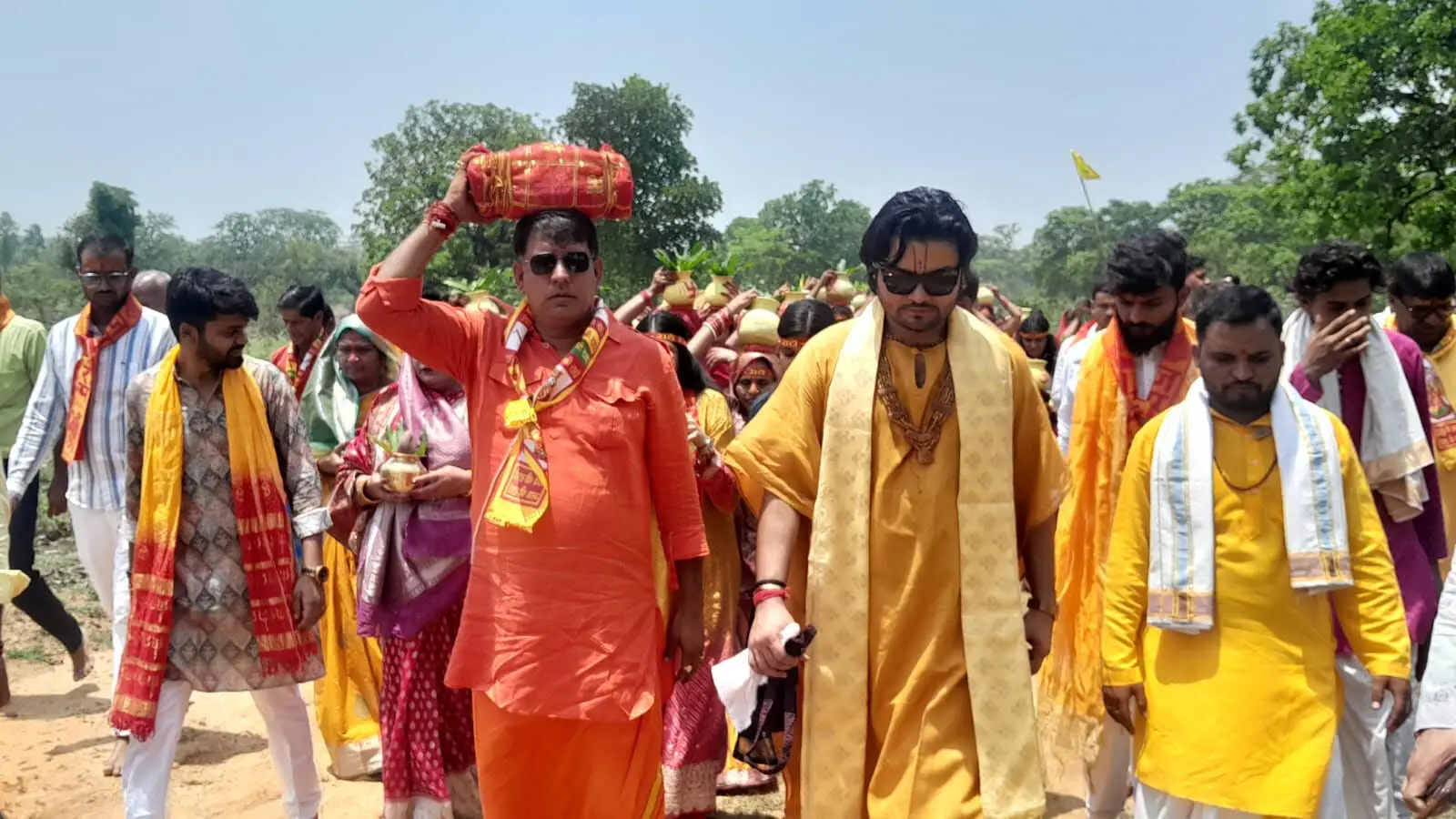 सारवां: भव्य कलश यात्रा के साथ सात दिवसीय श्रीमद्भागवत कथा