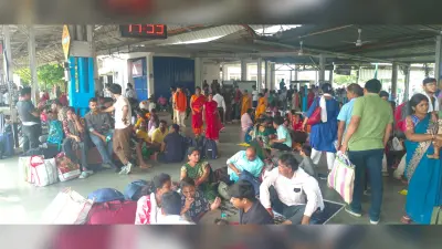Deoghar News : मथुरापुर में सात घंटे का रेलवे ट्रैफिक ब्लॉक, आठ ट्रेनें रद्द, कई घंटों विलंब से चलीं