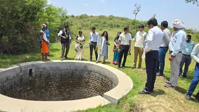 सात प्रशिक्षु आइएएस अधिकारियों ने बेड़ो प्रखंड के विकास योजनाओं का किया स्थल निरीक्षण