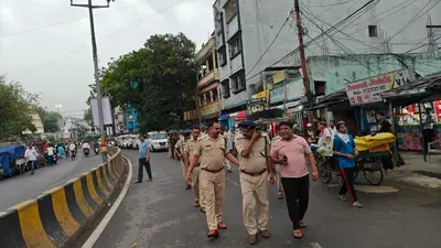 Jamshedpur News. बकरीद पर शांति और सौहार्द बनाये रखने के लिए कदमा में पुलिस ने निकाला फ्लैग मार्च