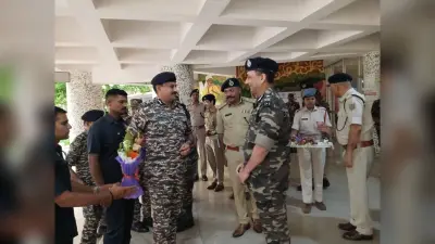Chaibasa News : मिसिर बेसरा को ढूंढ निकालें, सारंडा को पूरी तरह नक्सलमुक्त करें : डीजी