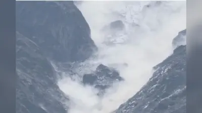 बद्रीनाथ धाम के पास ग्लेशियर टूटा, कोई हताहत नहीं, देखें तस्वीरें