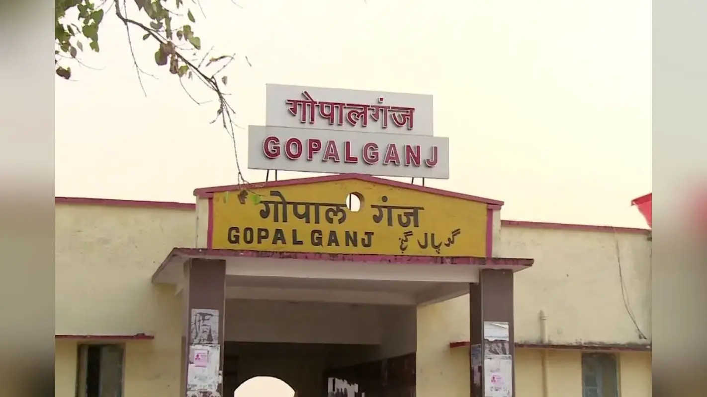 गोपालगंज में प्रशासन की लापरवाही आई सामने, वीडियो वायरल होने पर लोगों ने किया बवाल