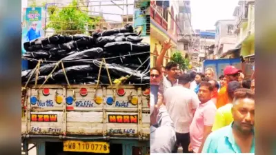 बंगाल के पूर्व मंत्री अरूप रॉय के घर के पास मिला कंबल-तिरपाल का जखीरा, भाजपा ने पकड़ी मैटाडोर, लगे चोर-चोर के नारे
