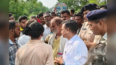 जमुई के गिद्धौर-झाझा मुख्य सड़क पर तेज रफ्तार ट्रक का कहर, आइसक्रीम कारोबारी की मौके पर मौत