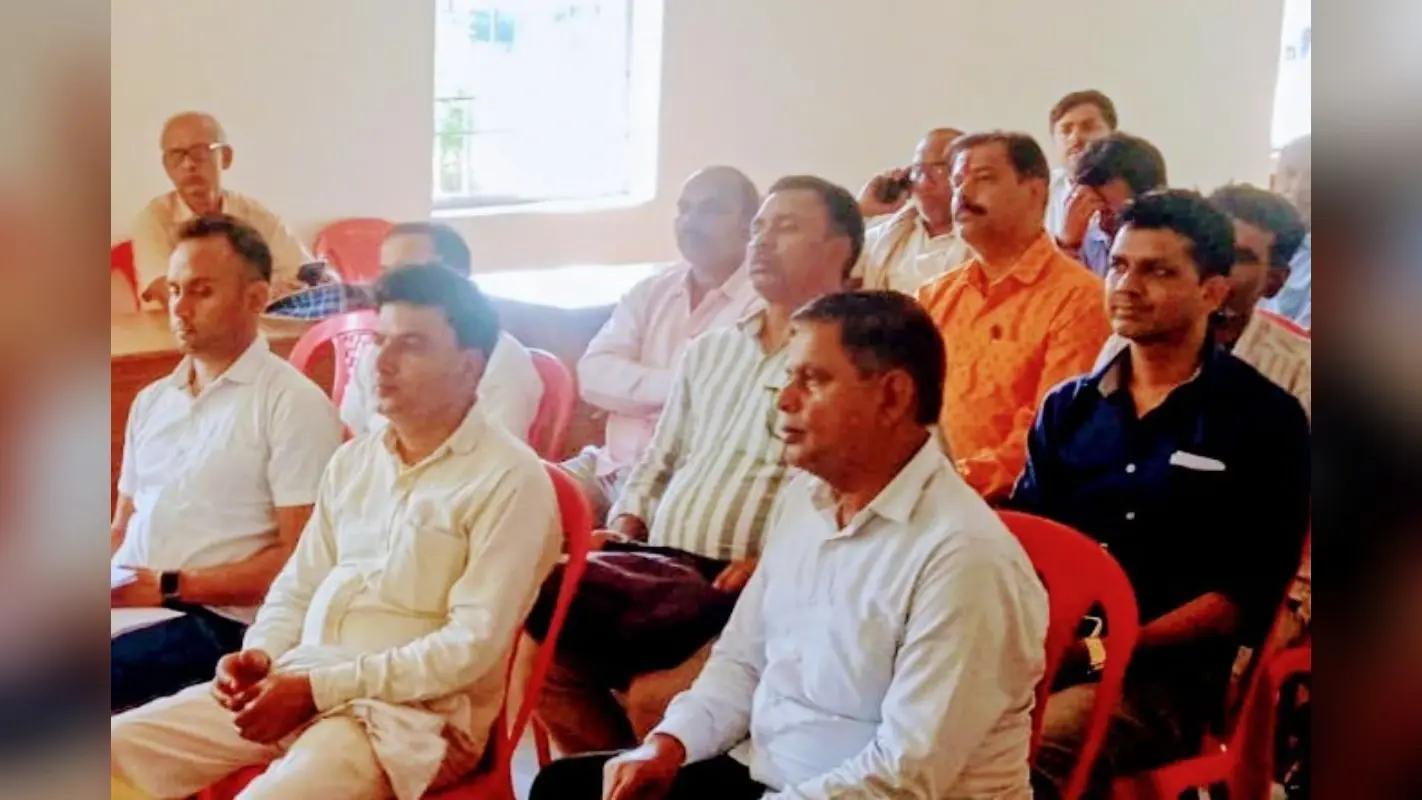 बक्सर में जनगणना कार्य को लेकर अहम बैठक, बीडीओ ने लापरवाही पर दी सख्त चेतावनी