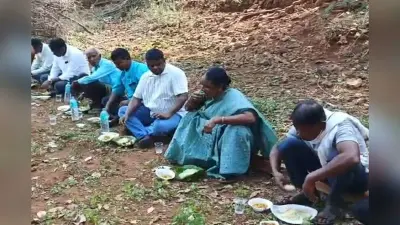 सांसद जोबा माझी और विधायक जगत माझी ने जीता ग्रामीणों का दिल, जमीन पर बैठकर किया भोजन