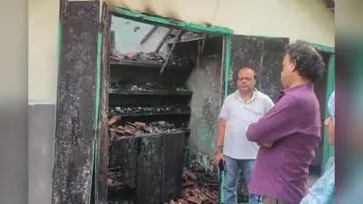 खगड़िया में 45 साल पुराने क्लिनिक में देर रात लगाई आग, CCTV में कैद हुए नकाबपोश बदमाश