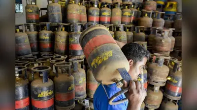रसोई गैस सिलेंडर की सब्सिडी अचानक क्यों हो गई बंद? जानिए 3 मुख्य कारण और दोबारा शुरू कराने का आसान तरीका