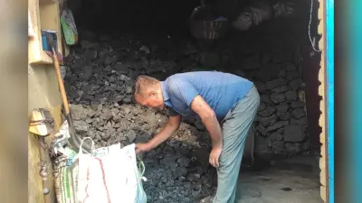महंगी गैस ने बढ़ाई मुश्किलें, मलमास मेले में होटल और भंडारे अब कोयले के सहारे