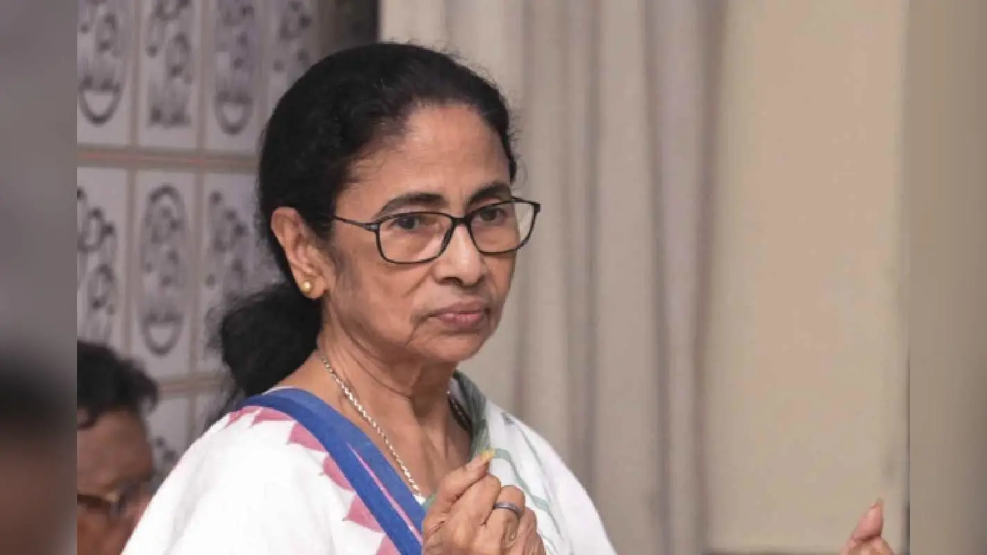 ममता बनर्जी का आरोप, बोलीं- अभिषेक को अस्पताल में भर्ती होने से रोकने की कोशिश हुई