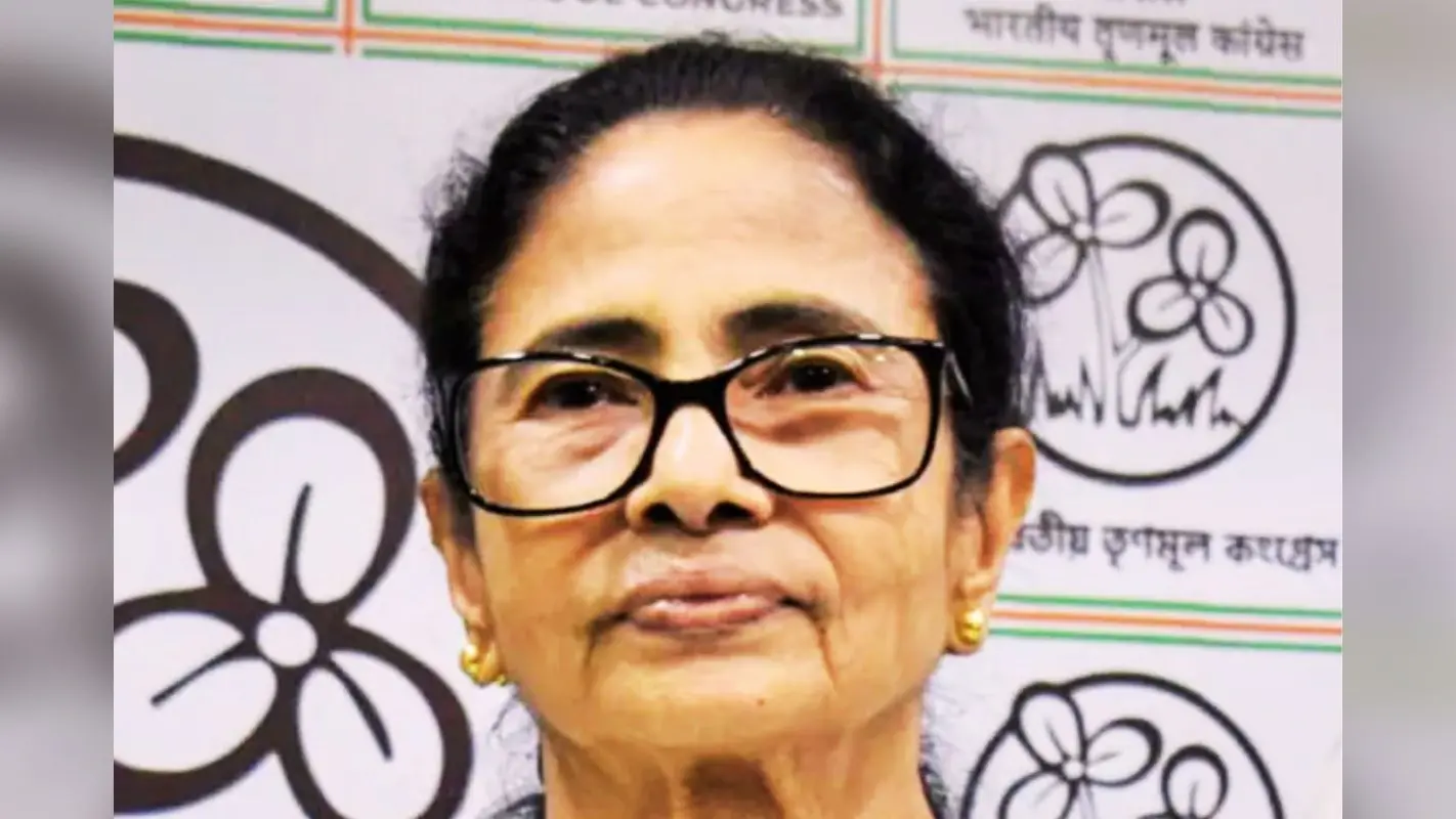 ममता बनर्जी की पहली प्रतिक्रिया- काउंटिंग सेंटर में हमारे लोगों को रोका गया, घर के बाहर लगे जय श्रीराम के नारे