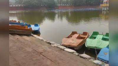 गर्मी ने छीनी मंदार पर्वत की रौनक,सैलानियों की कमी से रोपवे और नौका विहार पर भारी संकट