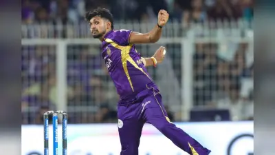 KKR को लगा तगड़ा झटका, सिर्फ 8 गेंद फेंककर मैदान से बाहर हुआ यह विदेशी गेंदबाज