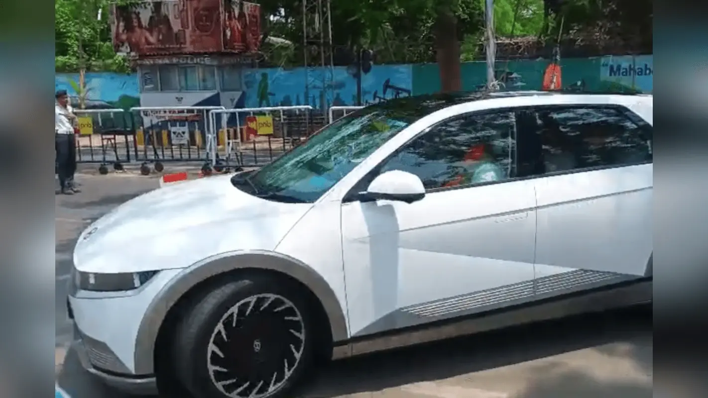 एक मंत्री के काफिले में कितनी होती हैं गाड़ियां और कौन उठाता है खर्च? CM सम्राट के कारकेड में सिर्फ 4 गाड़ियां
