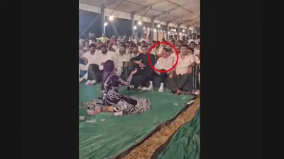 विधायक अनंत सिंह का नया अंदाज वायरल, देर रात कार्यक्रम का लिया मजा, समर्थकों ने डांसर पर उड़ाए नोट