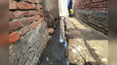 रोहतास में विकास की खुली पोल, बदहाल गलियों से बढ़ी परेशानी; गंदगी और कीचड़ से जूझ रहे ग्रामीण