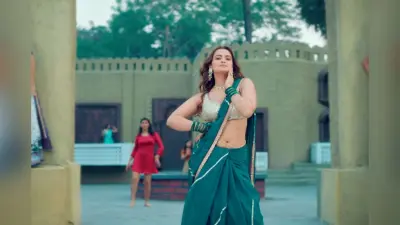 नीलम गिरी के ठुमकों ने जीता दिल, रिलीज होते ही छाया ‘देसी पीके इंग्लिश बोले’ गाना