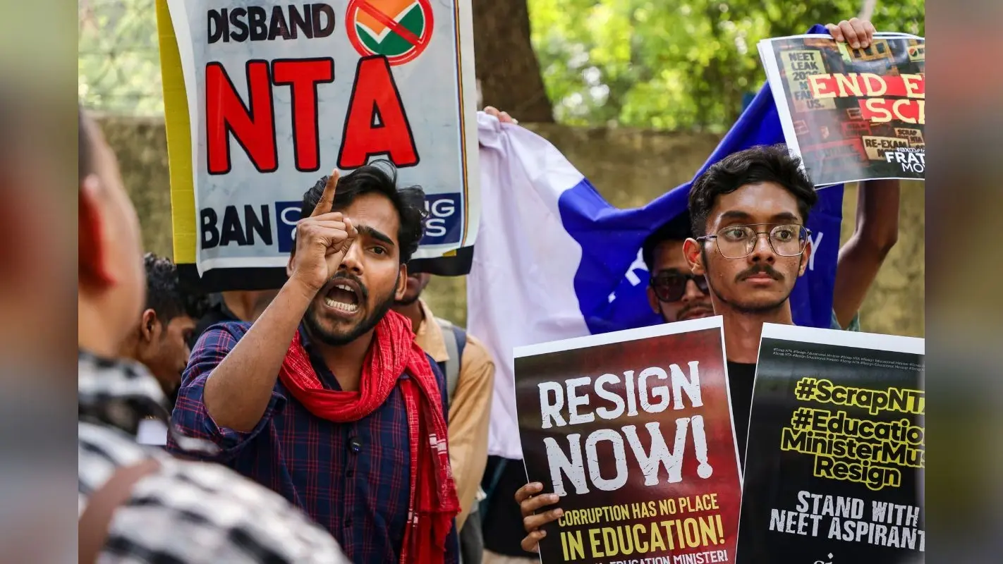 नीट पेपर लीक मामले में सीबीआई की ताबड़तोड़ कार्रवाई, 14 दिनों की रिमांड पर ‘मास्टरमाइंड’