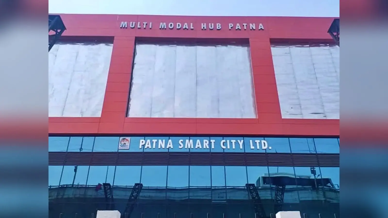 पटना जंक्शन मल्टी मॉडल हब में बसों के लिए नए नियम लागू, मनमानी पार्किंग पर होगी कार्रवाई