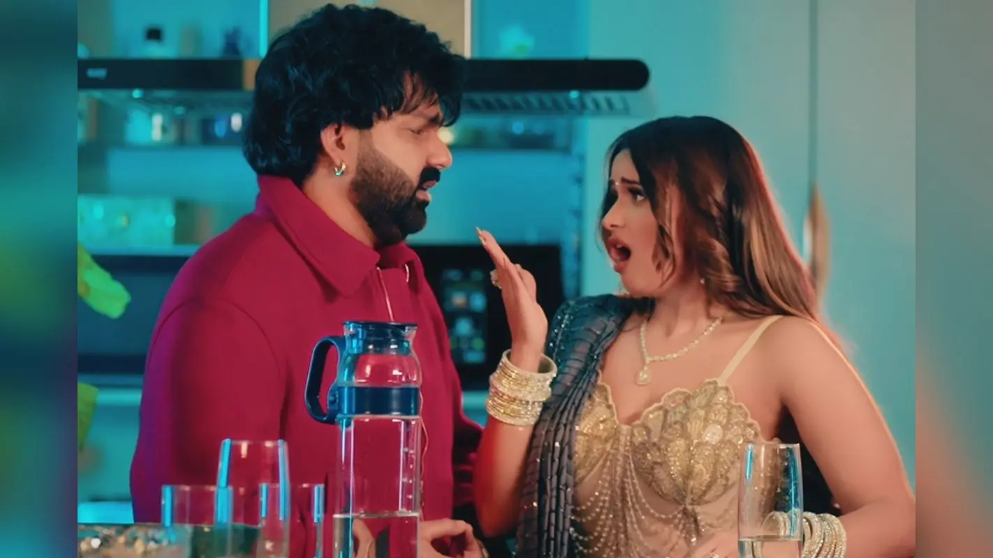 पवन सिंह और नीलम गिरी की केमिस्ट्री ने बढ़ाया इंटरनेट का तापमान, ‘देवरा निहारे’ रिलीज होते ही वायरल