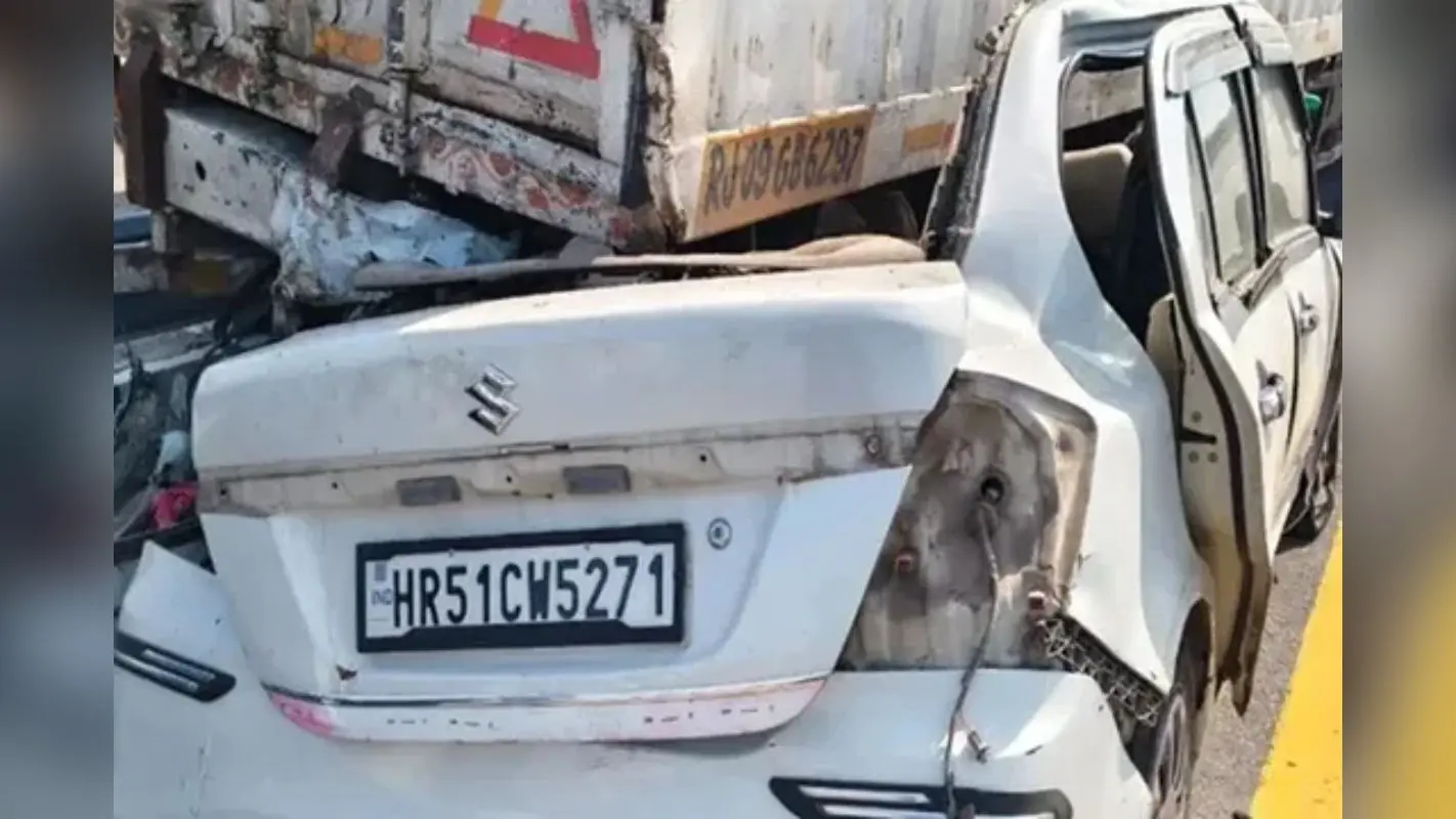कार काटकर निकालने पड़े शव, पूर्वांचल एक्सप्रेस-वे पर भीषण एक्सीडेंट, बिहार के एक ही परिवार के 5 लोगों की मौत