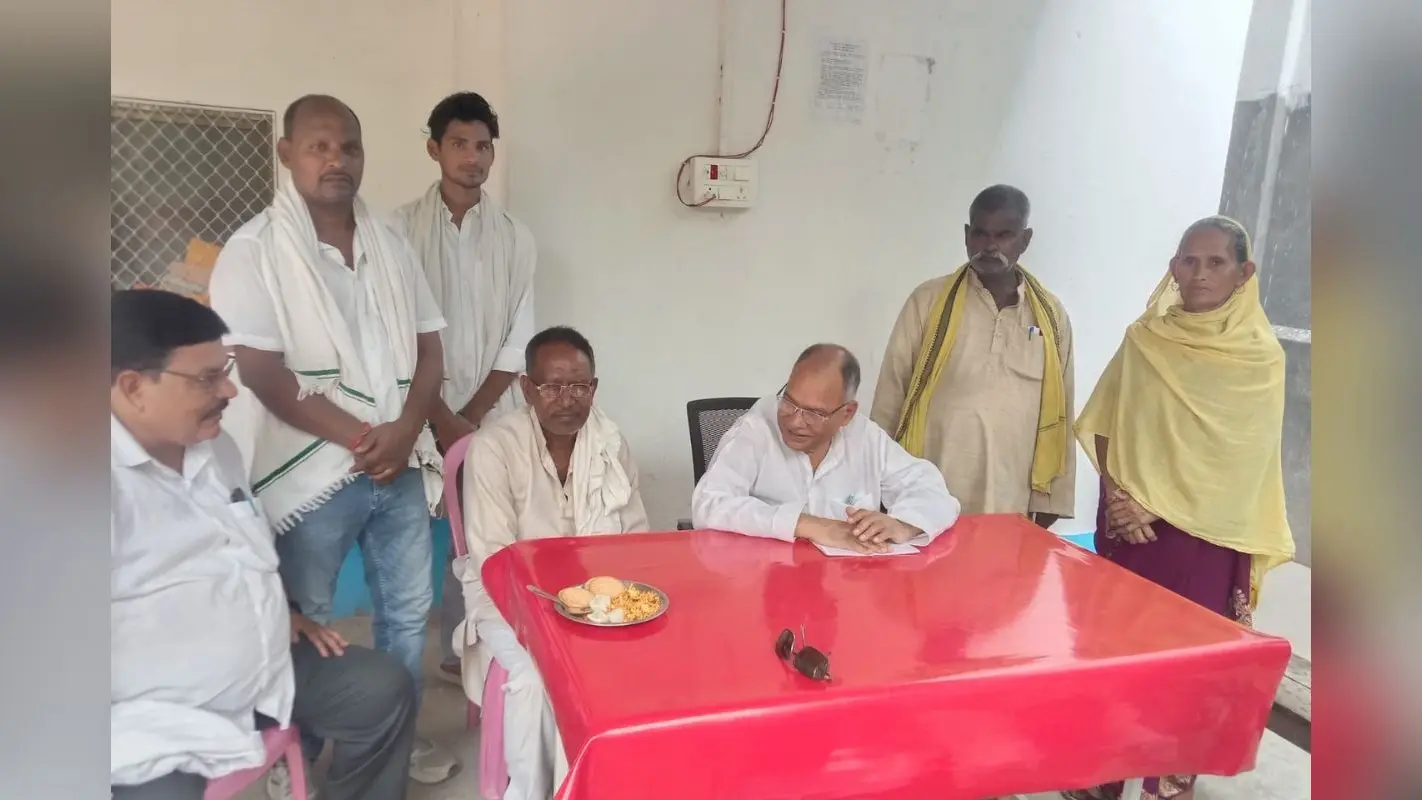 काराकाट सांसद राजाराम सिंह ने संझौली में सुनीं ग्रामीणों की समस्याएं, विकास कार्यों की ली जानकारी