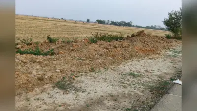 मुख्यमंत्री ग्रामीण पथ योजना पर सवाल, भोजपुर में बनने के एक सप्ताह में ही उखड़ी सड़क; ग्रामीणों ने जताया विरोध