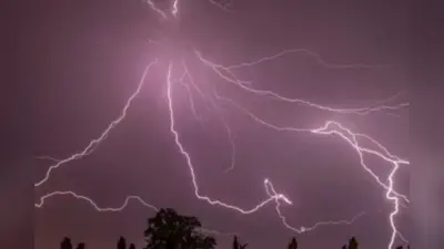 नदी किनारे मछली पकड़ने गए युवक की वज्रपात से मौत
