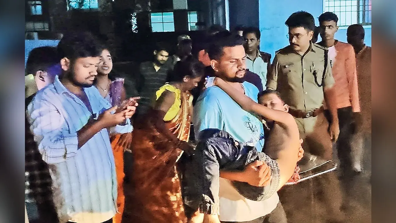 ब्रेकिंग : सासाराम में मेले में टूटा झूला, 10 से ज्यादा लोग घायल, आयोजक मौके से फरार