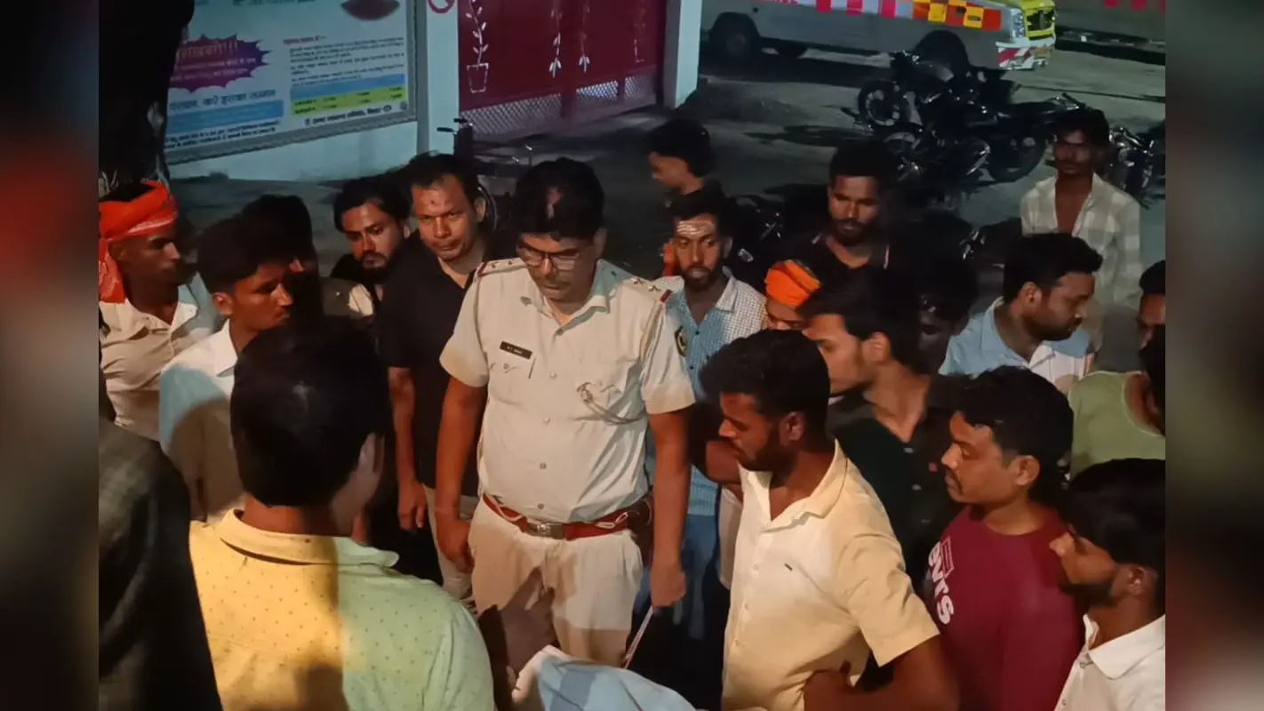 रेलवे ट्रैक पार कर रहा था युवक तभी आ गई ट्रेन, मैरवा स्टेशन पर सुबह-सुबह दर्दनाक हादसा