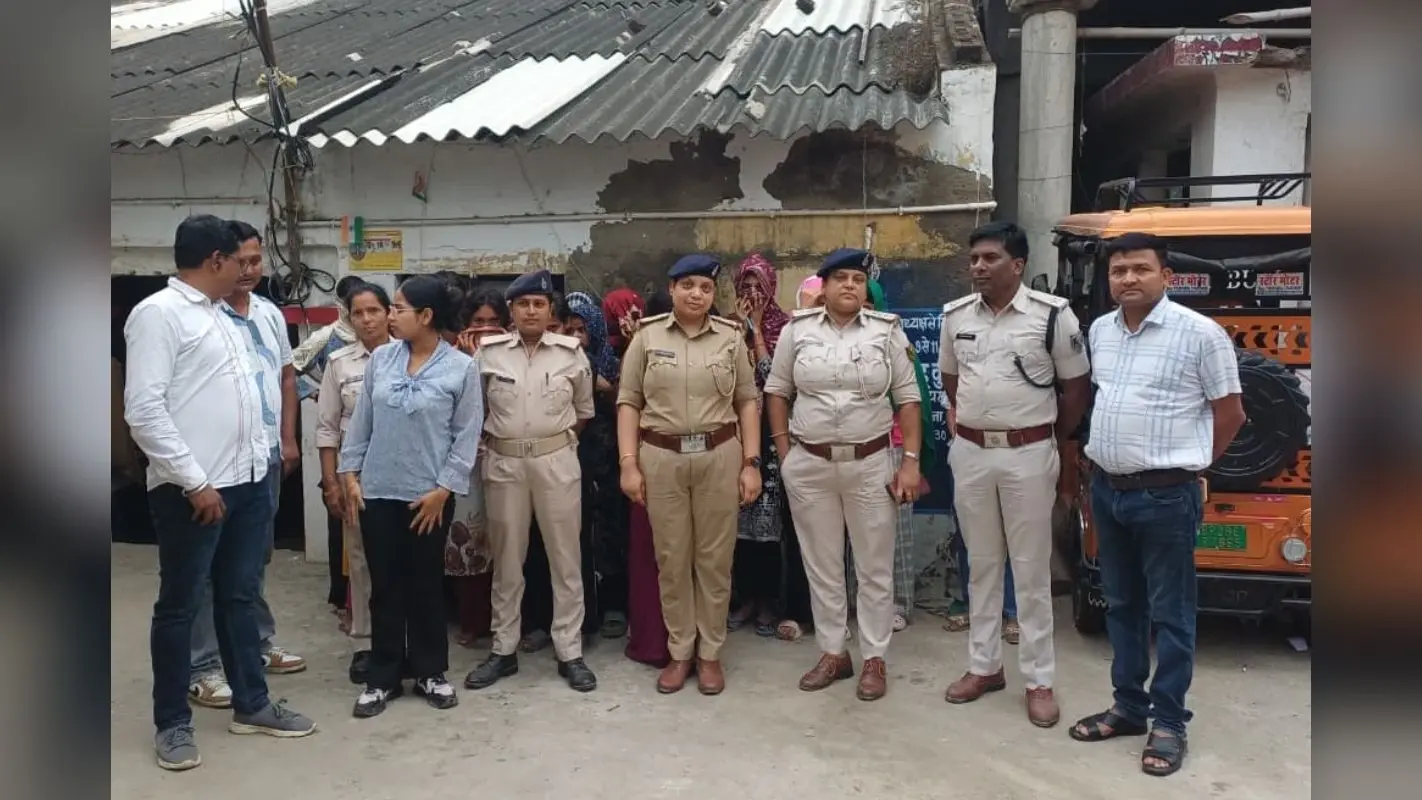 सीवान में दलालों के चंगुल से छुड़ाईं गईं 21 नाबालिग लड़कियां, आर्केस्ट्रा अड्डों पर पुलिस का बड़ा एक्शन