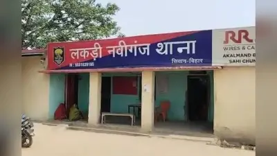 ‘अपराधियों पर जीरो टॉलरेंस नीति’, सीवान में फरार आरोपित के घर कुर्की जब्ती, दरवाजे-खिड़की तक उखाड़ ले गई पुलिस