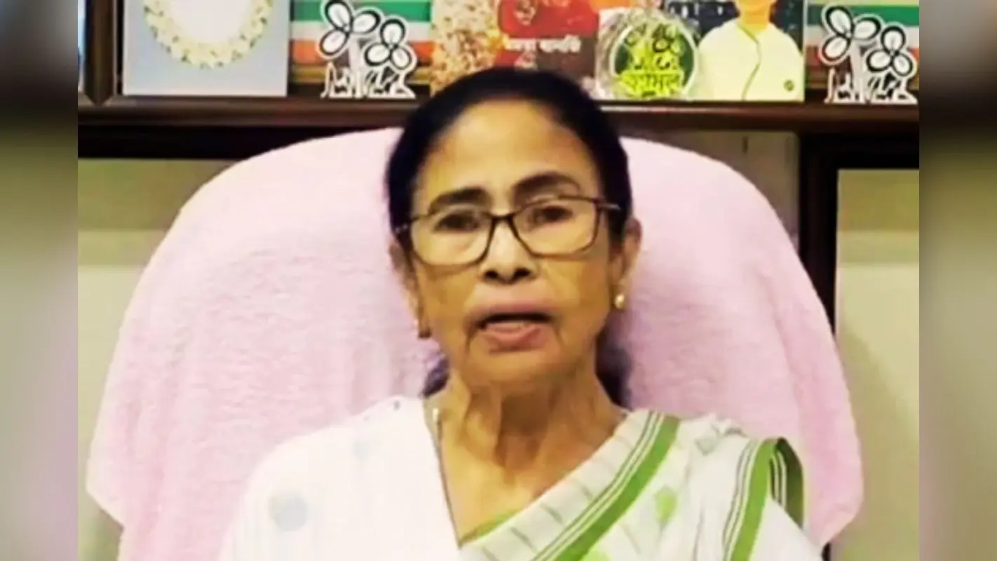 100 से ज्यादा टीएमसी पार्षदों का इस्तीफा, ममता बनर्जी ने कहा- जो जाना चाहते हैं, जा सकते हैं