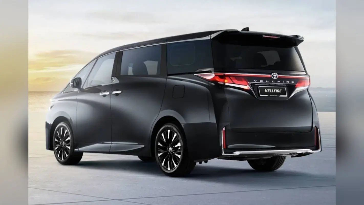 अमीर खरीदारों की पहली पसंद बन रही टोयोटा की ये लग्जरी हाइब्रिड MPV, बिक्री पहुंची 5,000 के पार