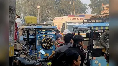 भारत-नेपाल सीमा को जोड़ने वाली मुख्य सड़क पर रेंग रहे वाहन, पौआखाली बाजार में ‘महाजाम’ से एम्बुलेंस भी फंस रहीं