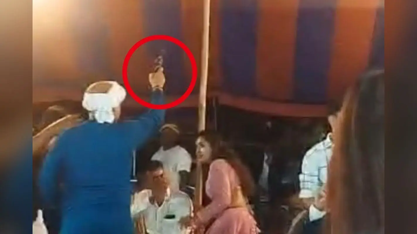 सोशल मीडिया पर वीडियो वायरल होते ही एक्शन में आई पुलिस, पूर्व सरपंच पर गिरी गाज