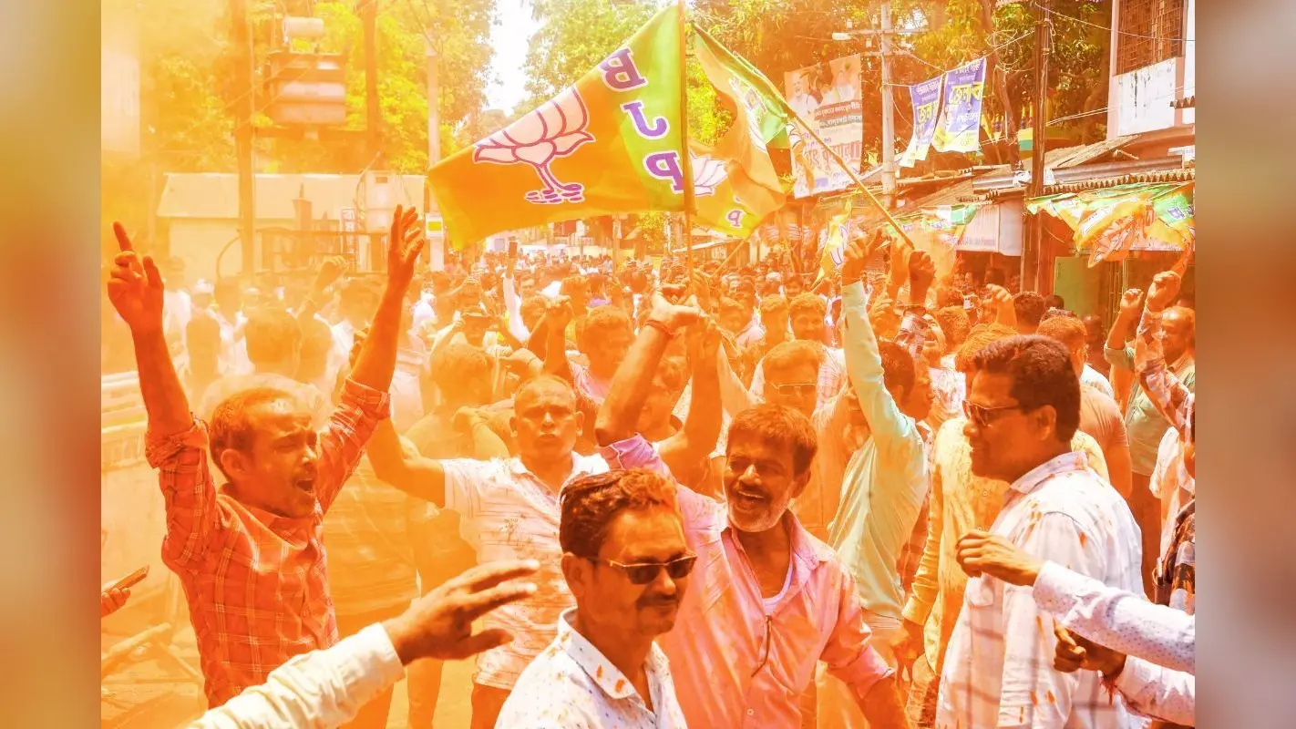 बंगाल में बीजेपी की प्रचंड जीत, काउंटिंग के बीच टीएमसी उम्मीदवारों ने लगाये धांधली के आरोप, कहा- कुछ गड़बड़ है…