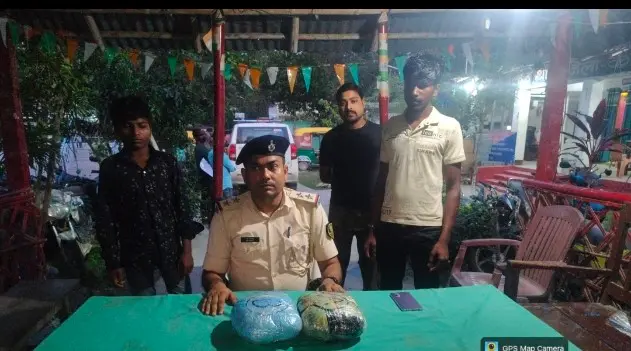 गुप्त सूचना पर पुलिस की बड़ी कार्रवाई: 2.127 किलो गांजा के साथ तस्कर गिरफ्तार, नाबालिग निरुद्ध